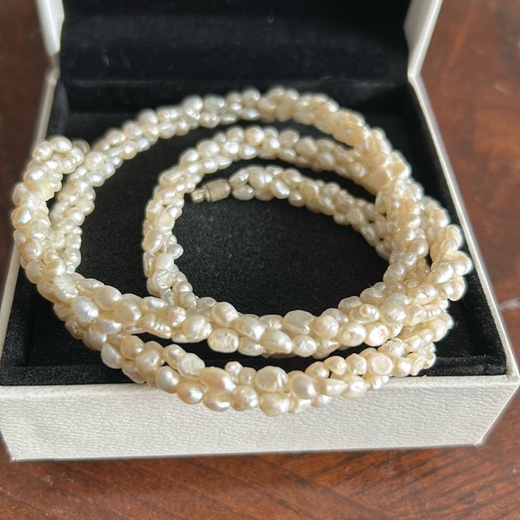 Jewelry - Fresh water pearls necklace